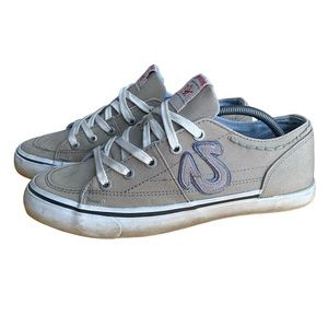 True Religion Canvas Sneaker Mens 8.5 41.5 Low Top Beige Lace Up Shoe TR118107J